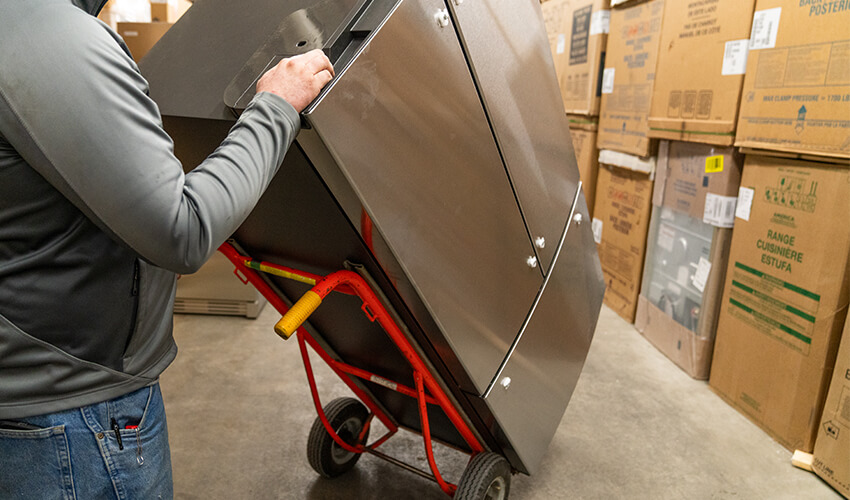 OUW_MRA_DoYouTipApplianceDeliveryGuys_BlogPhoto_April_20200224 image